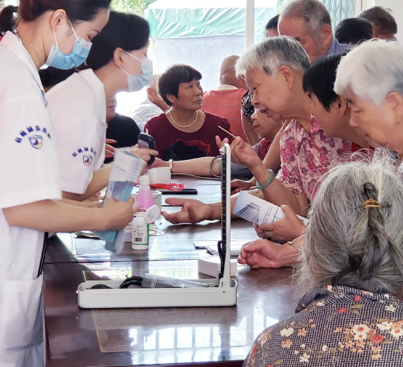 关爱社区老人 义诊做实事丨杭州城东医院义诊团队走进九堡社区一区