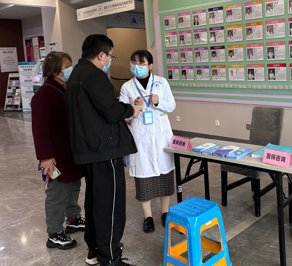 零距离服务丨杭州城东医院开展市医保政策“五进”宣传活动