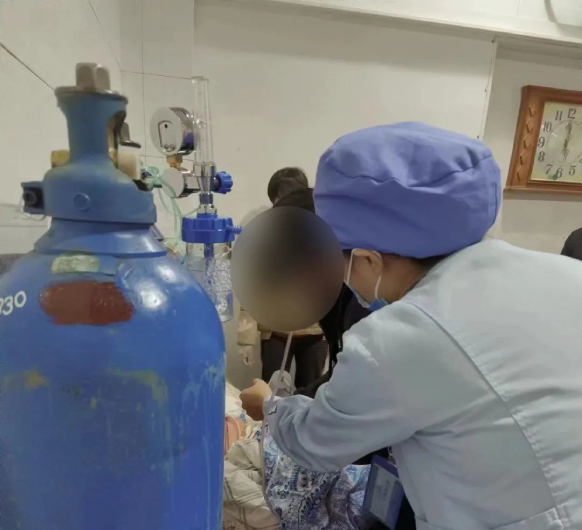 不辞辛劳排忧解难，服务居民传递温暖