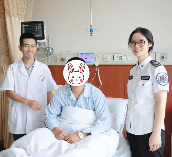 急诊纪实：与死神赛跑丨深夜紧急抢救，夺回生的希望！