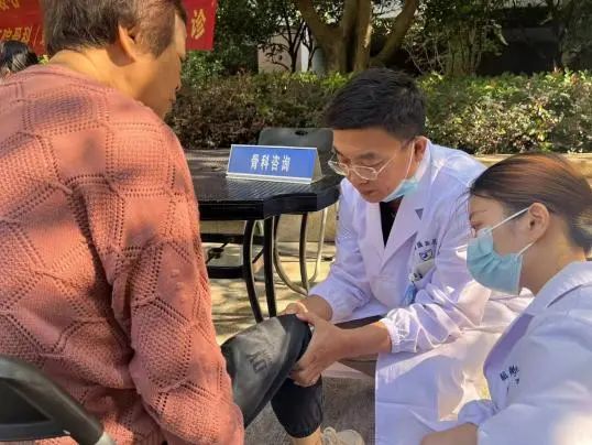杭州城东医院,健康义诊,公益,重阳 杭州城东医院,健康义诊,公益,重阳