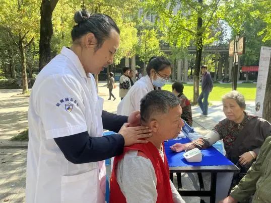 杭州城东医院,健康义诊,公益,重阳 杭州城东医院,健康义诊,公益,重阳