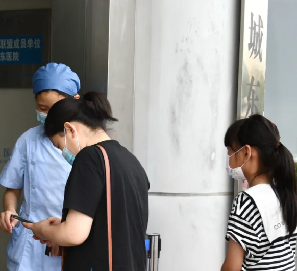 抗疫丨疫情防控常态化 “四组三关”筑防线—严把“三道关”