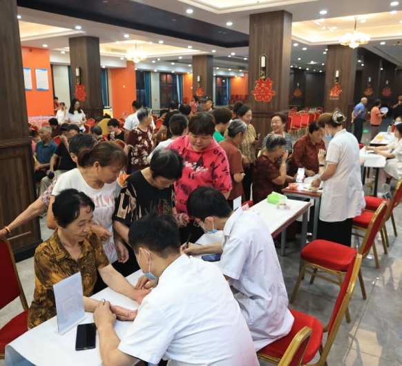 冬病夏治正当时丨杭州城东医院进九堡社区义诊,三伏贴人气爆棚