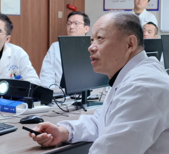 【城东骨科动态】001期丨骨科主任丘奕军:三十余载深耕临床,匠心守护骨骼健康